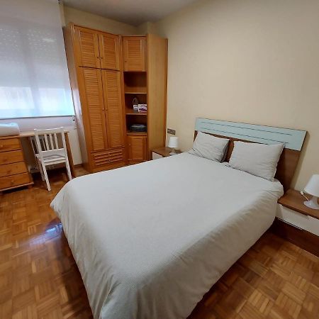 Piso Sencillo Y Acogedor Con Parking Gratuito Apartment Baranain Luaran gambar