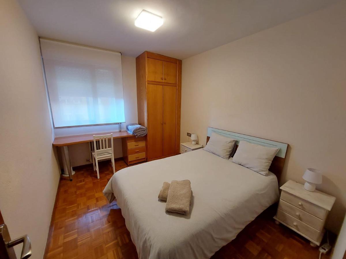 Piso Sencillo Y Acogedor Con Parking Gratuito Apartment Baranain Luaran gambar