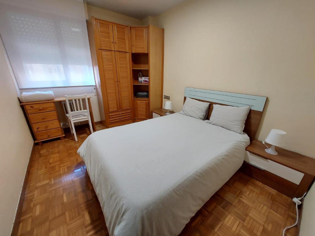 Piso Sencillo Y Acogedor Con Parking Gratuito Apartment Baranain Luaran gambar